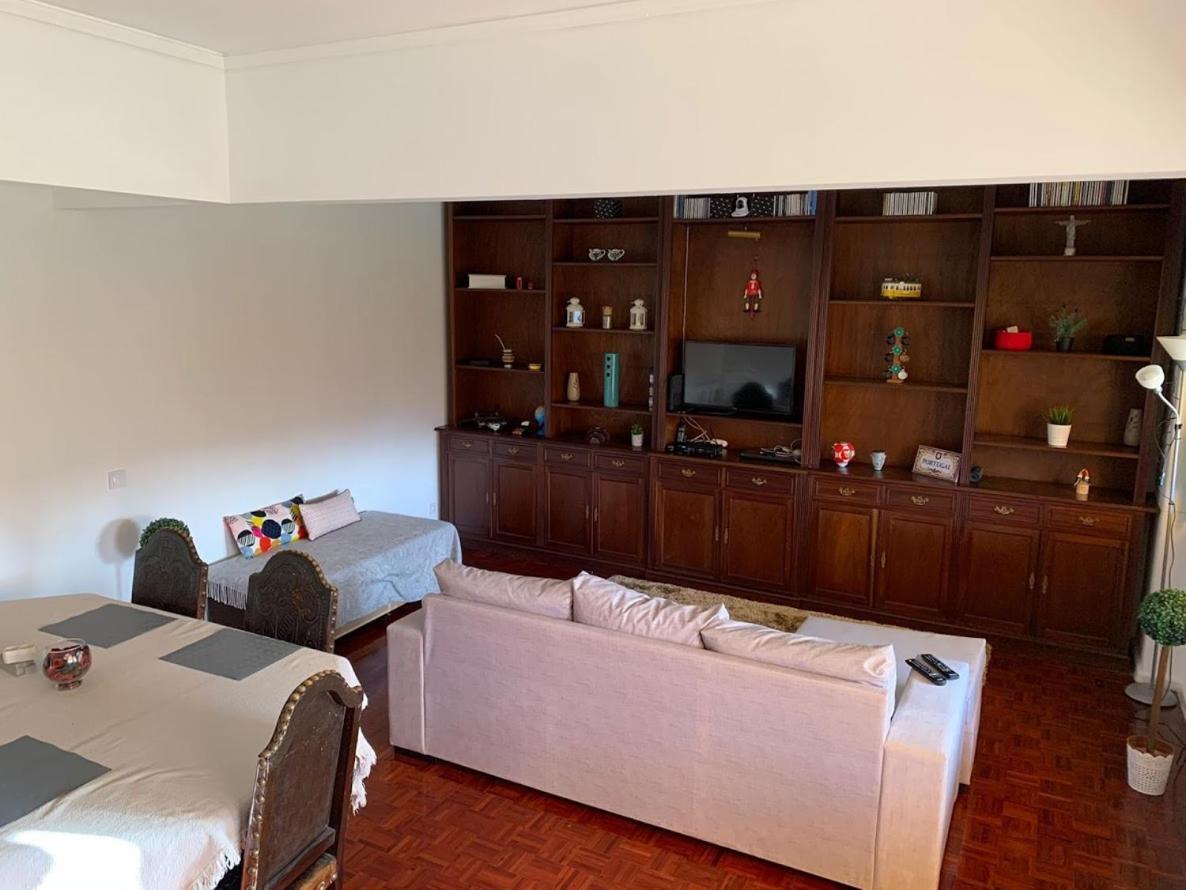 Rostelbem Guesthouse ลิสบอน ภายนอก รูปภาพ